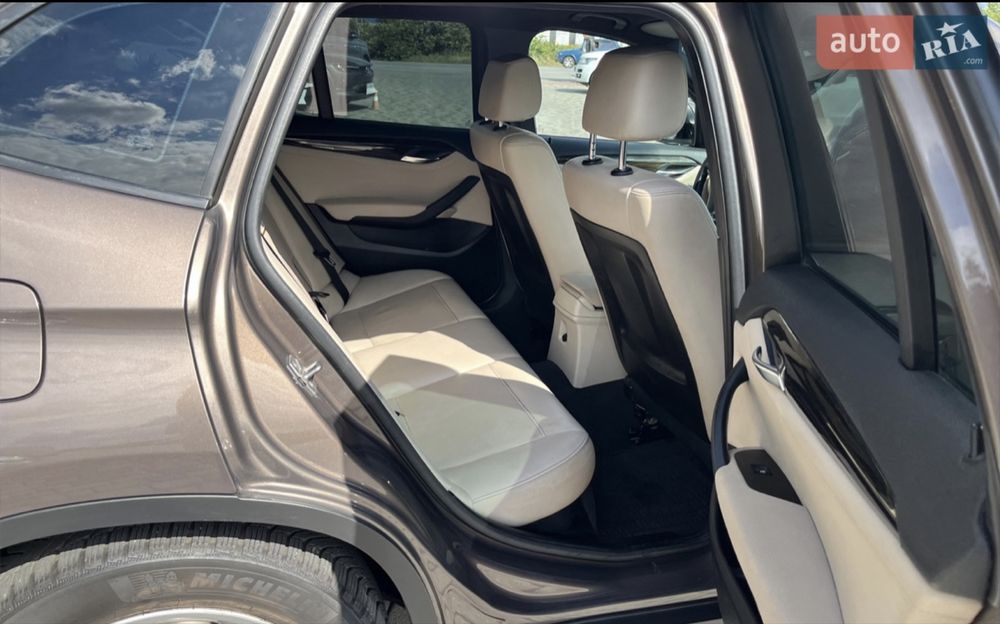 Автомобіль BMW X1