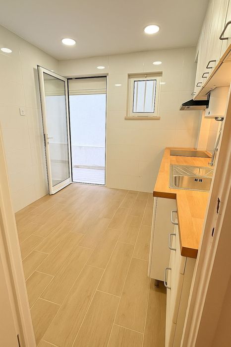 T2 Totalmente Remodelado com Espaço Exterior ,Ar-Cond Todas Divisões