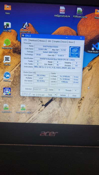 Używany laptop Acer. Model jak na zdjęciu