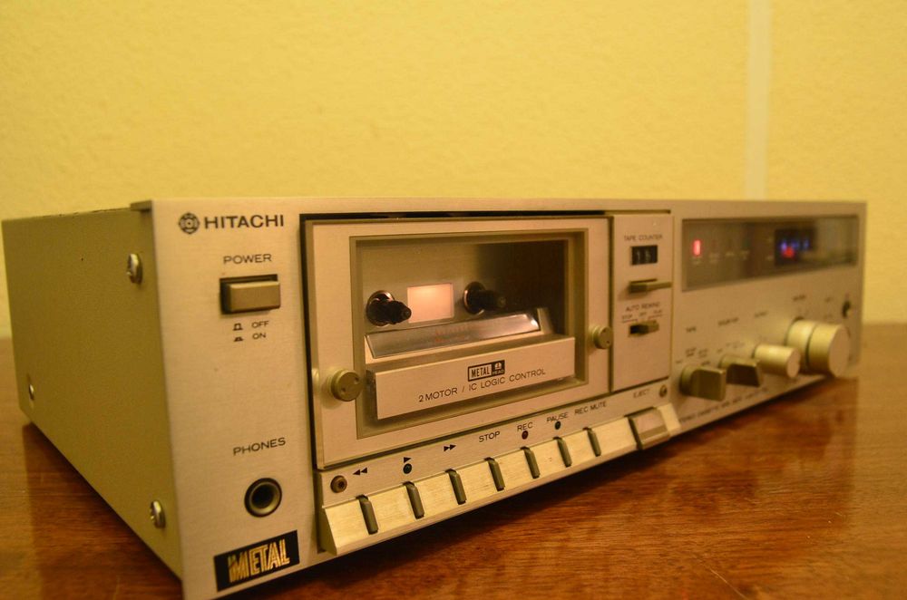 Gravador de Cassetes Hitachi D-75 S
