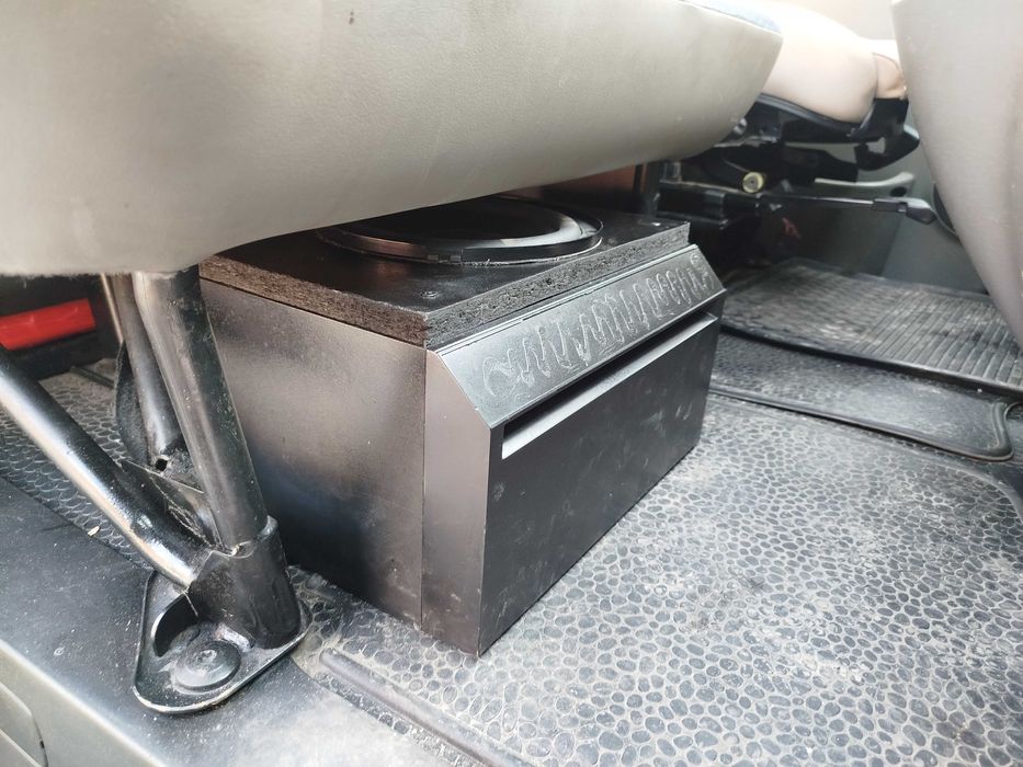 subwoofer pod fotel renault Trafic Vivaro primaster Harman kardon