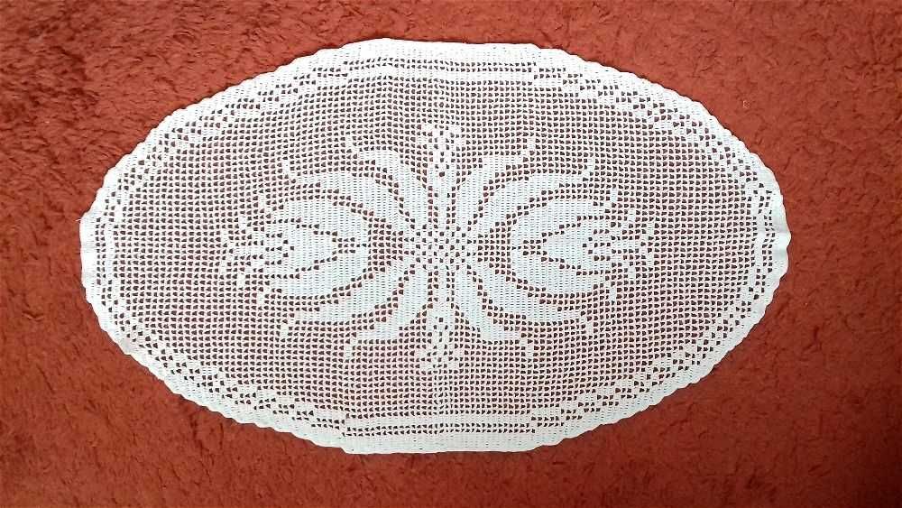 Велика овальна серветка гачком