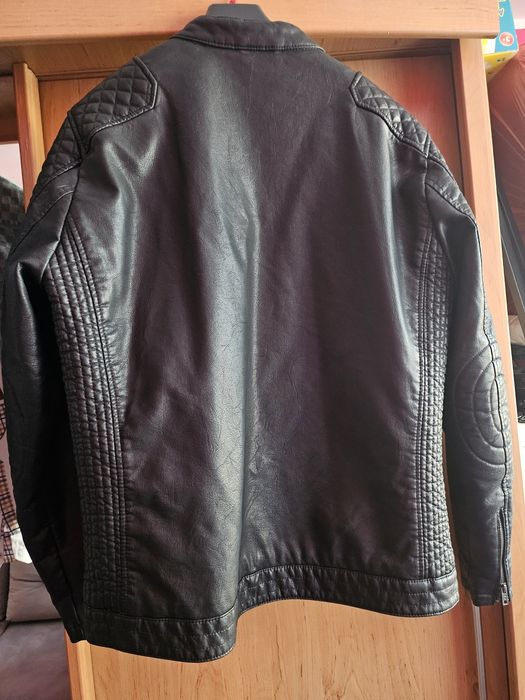 Kurtka czarna skóropodobna