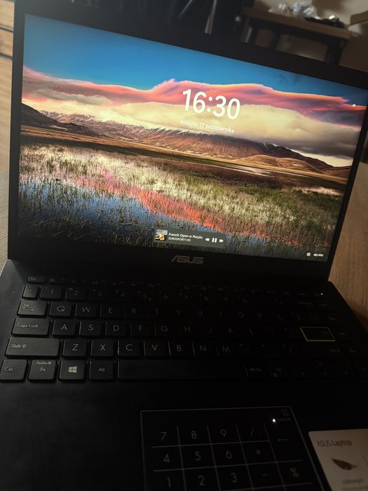 Laptop ASUS E410MA | Intel Pentium | 8 GB RAM | 238 GB SSD | NumberPad + Zasilac