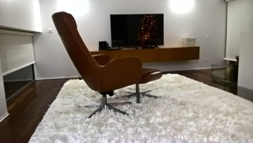 Cadeirao com pe giratório e banco