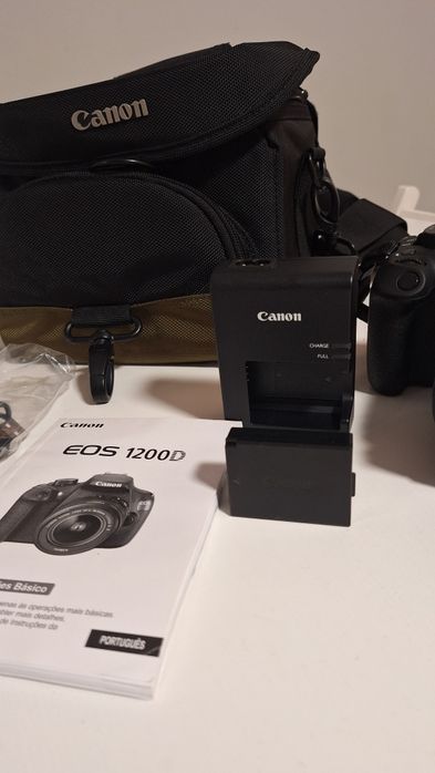 Máquina Fotográfica CANON EOS 1200D