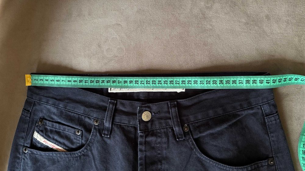 Męskie spodnie jeansowe Diesel, model Cheyenne, r. W31/L36-igła