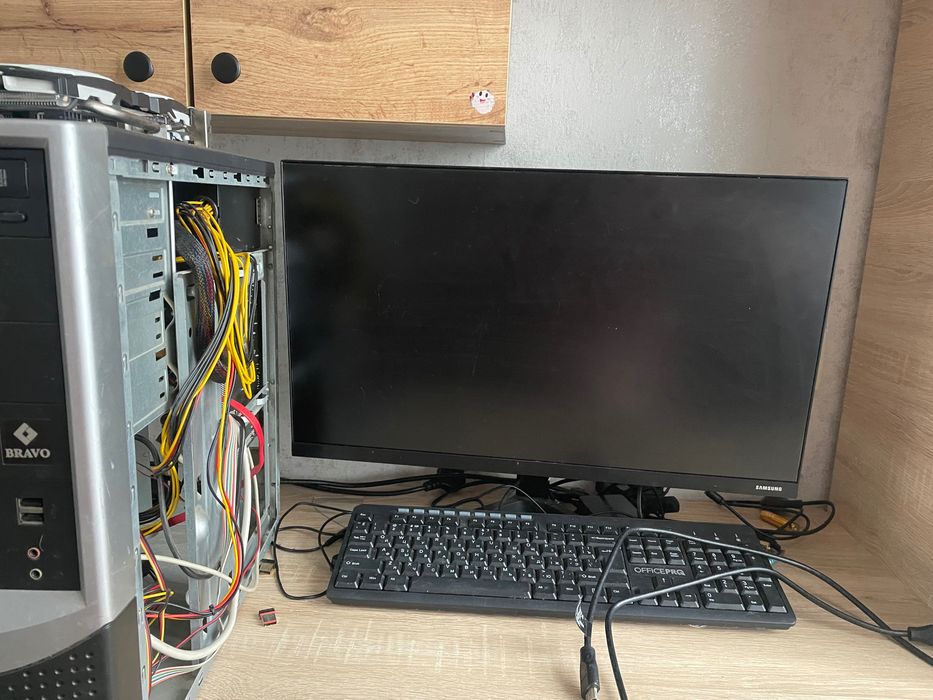 Компʼютер з монітором