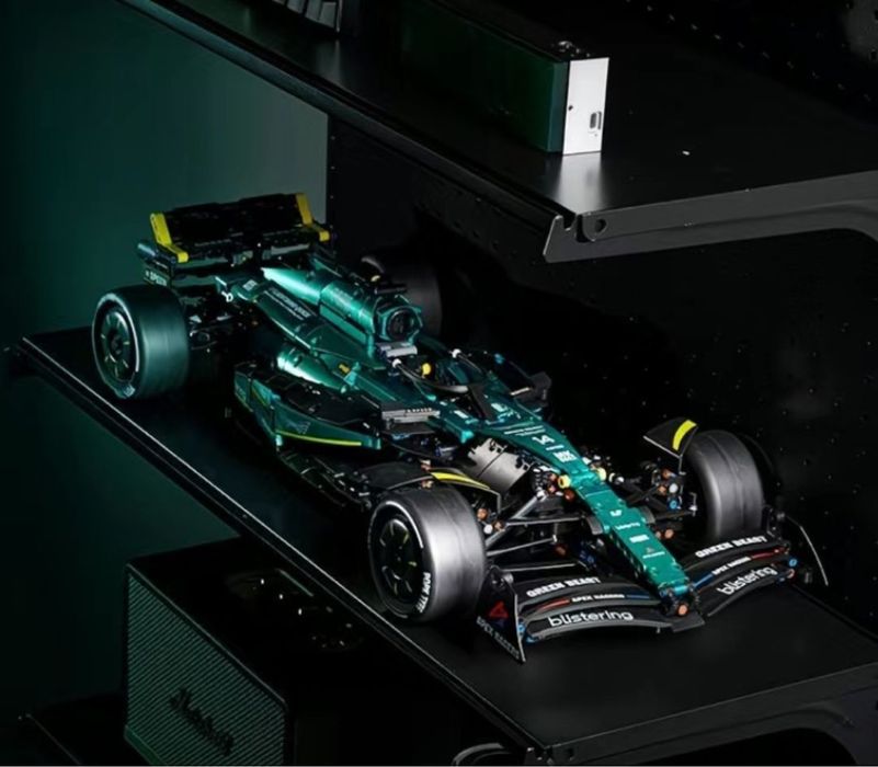 Конструктор TECHNIC F1 Aston Martin AMR25 1912 деталей