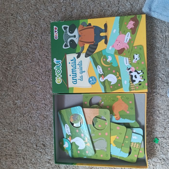 Cesto com varios brinquedos