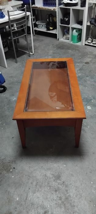 Mesa de centro com vitrine en carvalho