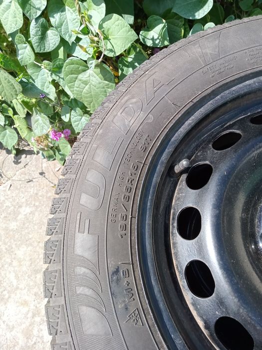 Продам автомобільні шини з дисками Фольксваген на 15