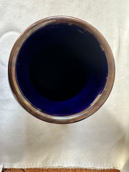 Wazon okuty srebrem. 1920 rok.