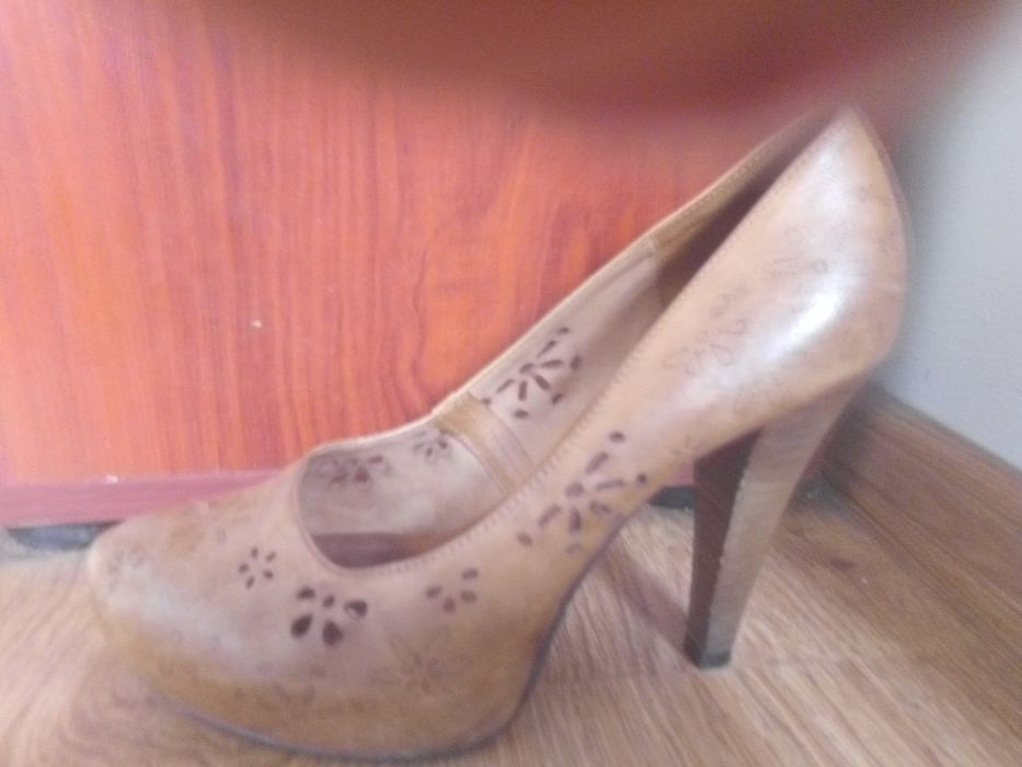 Buty skorzane na obcasie Rylko