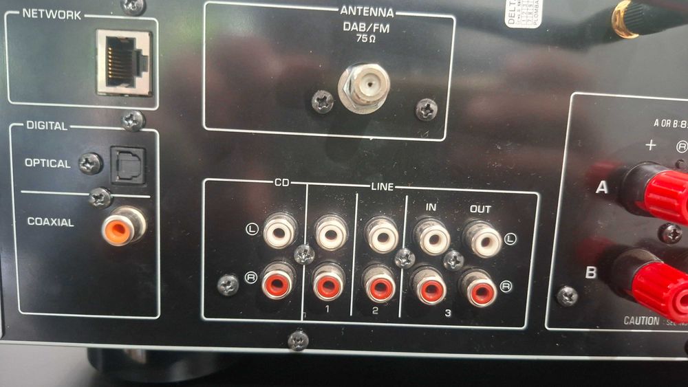 Yamaha RN 303 D amplituner stereo