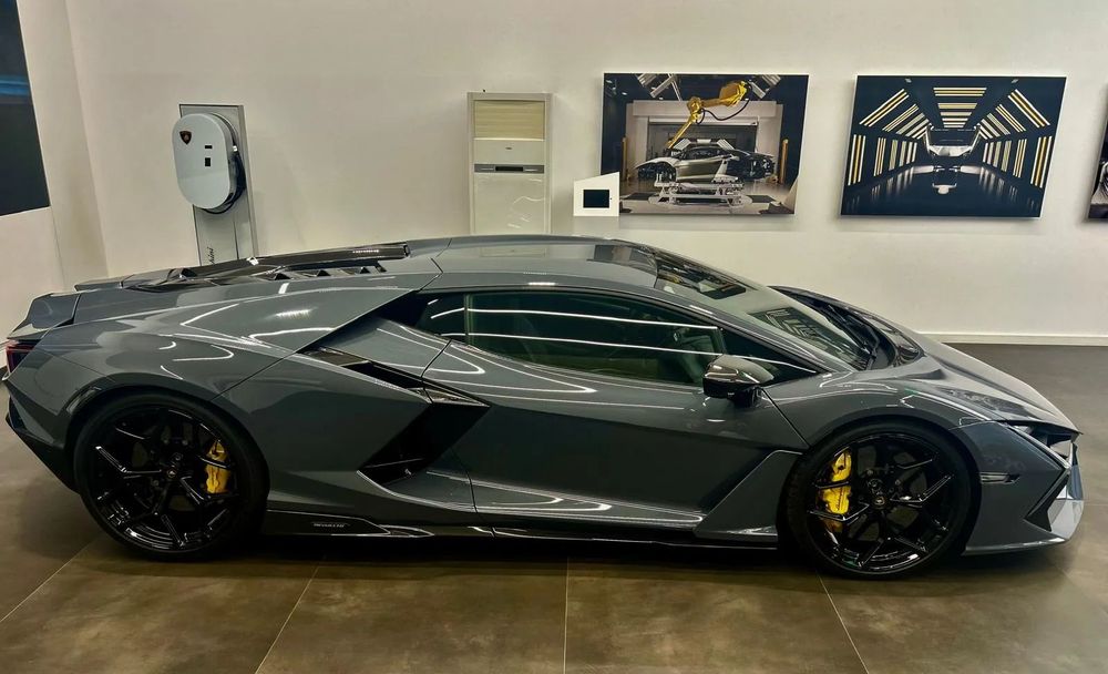 Lamborghini Revuelto 6.5 V12