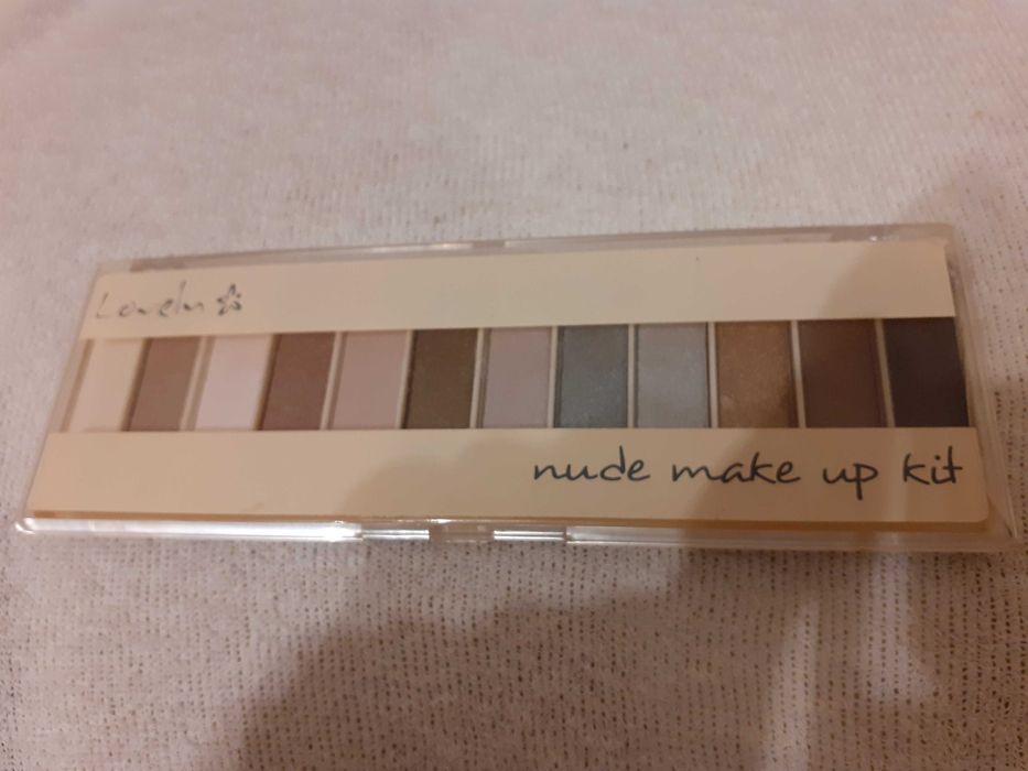 Lovely Nude Make Up Kit