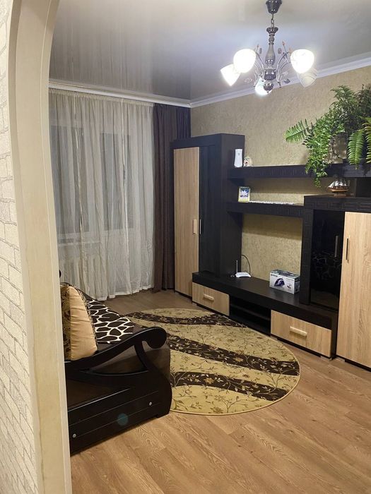 Продається трьох кімнатна квартирара