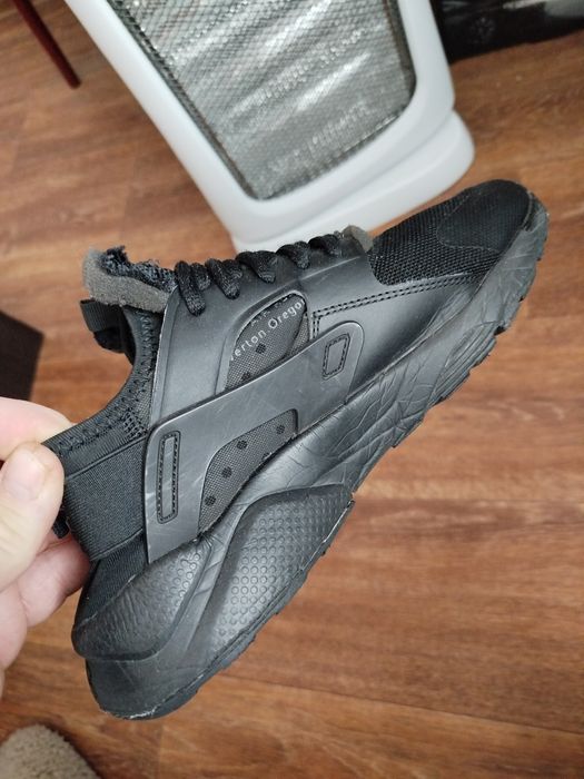 кроссовки подростковые Nike Off-White

Продаю черные кроссовки, вдо