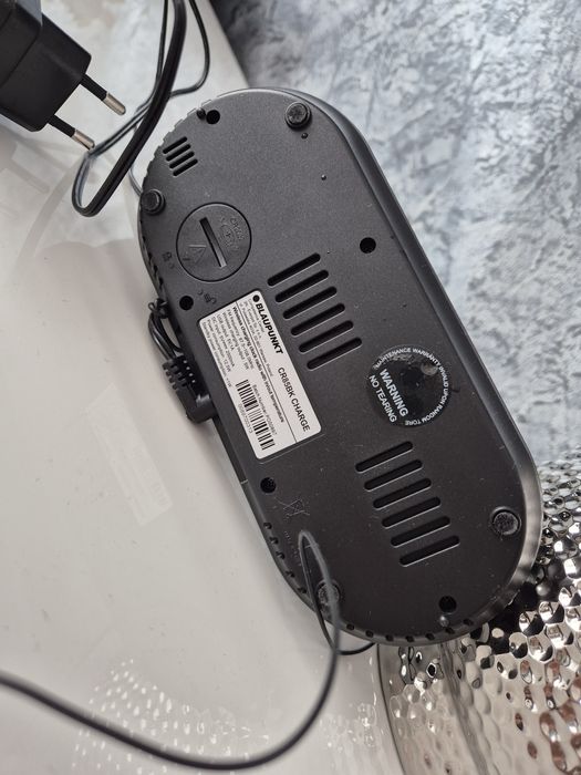 Radiobudzik BLAUPUNKT CR85BK charge sto procent sprawny radio zegarek