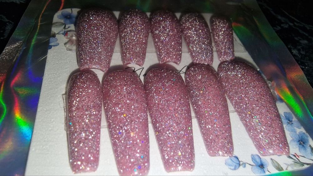 Накладні рожеві нігті