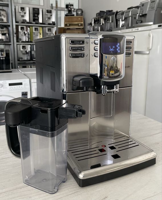 Кофемашина Saeco Incanto из Германии обслужена гарантия новый молочник