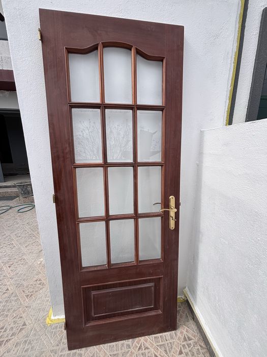 Porta em madeira de mogno