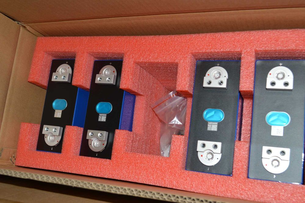 LiFePo4 акумулятор 12V/314Ah/4000Wh з підігрівом,Bluetooth та дисплеєм