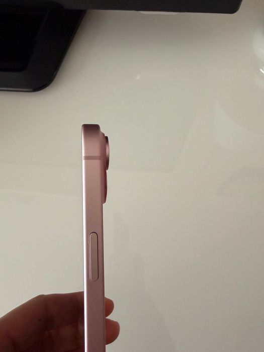 iPhone 15 różowy