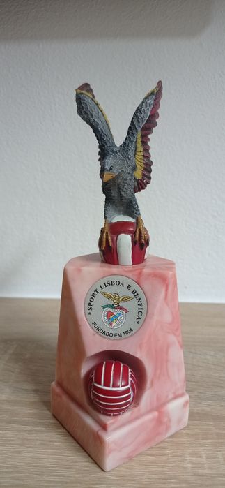 Estatueta com águia do SLB