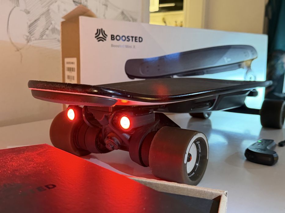 Boosted Mini X — excelente estado + ShredLights