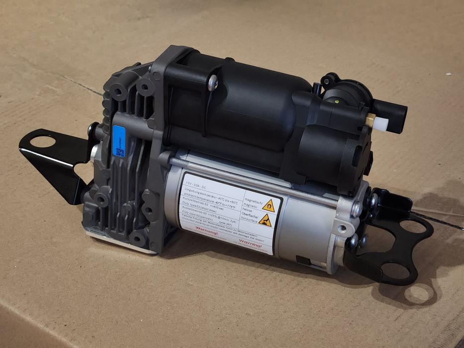 Компресор пневмопідвіски BMW X5 E70 X6 E71 5 серія E61 touring d525 xi