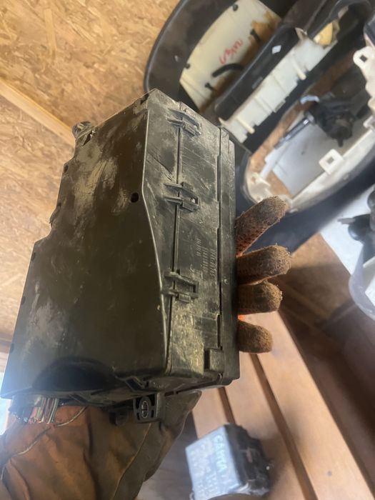 Mazda 3 bk Корпус предохранителей в сборе под капотом