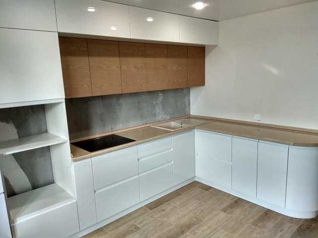 Красива кухня...