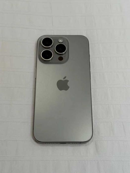 Apple iPhone 15 pro 128gb natural titanium
