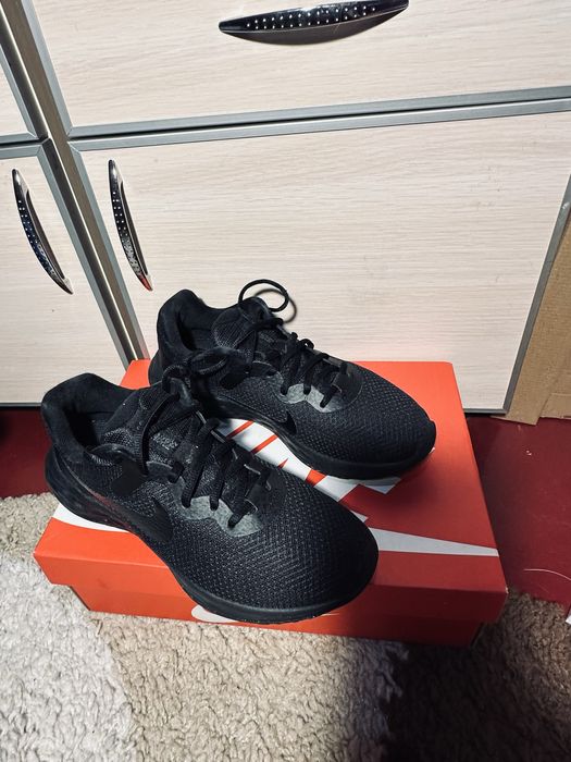 Кроссовки Nike Revolution размер 40
