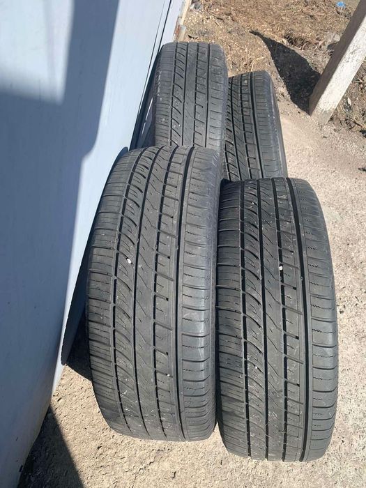 Продам літні шини (резину) Cooper  hts 235 55 r19