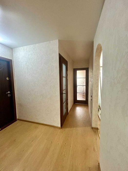 3-кімнатна квартира по вул. Космонавтів в гарному  стані. ТЕРМІНОВО!