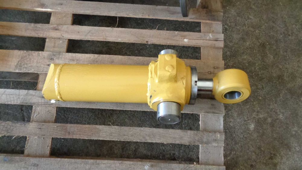 Siłownik obrotu cat 428C 432C nowy