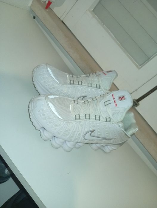 Nike shox brancos