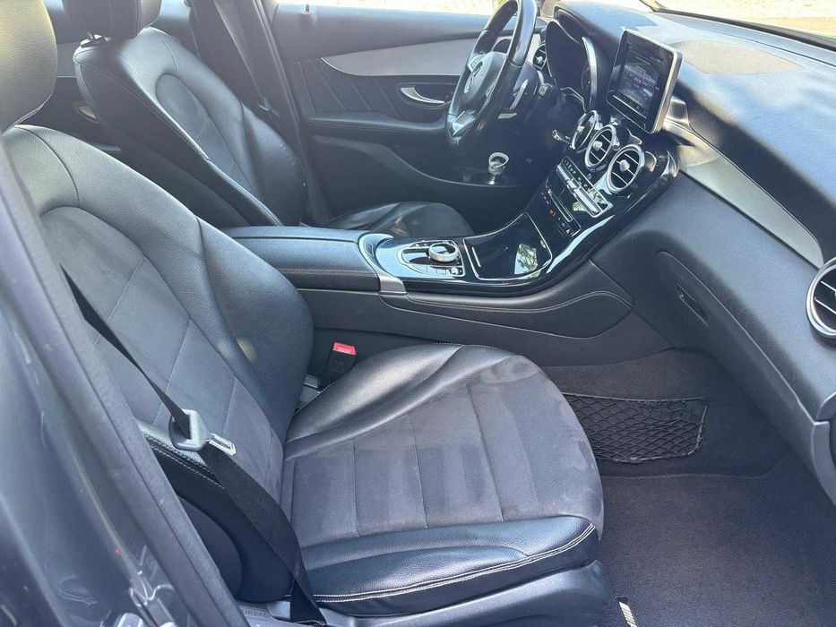 Mercedes GLC 250 d 4 Matic 9G-Tronic - Interior AMG - NACIONAL