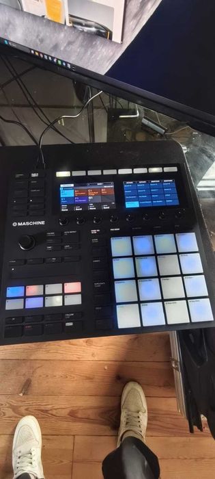 Native Instruments Maschine MK3 (Como Nova + Caixa + Licença Software)