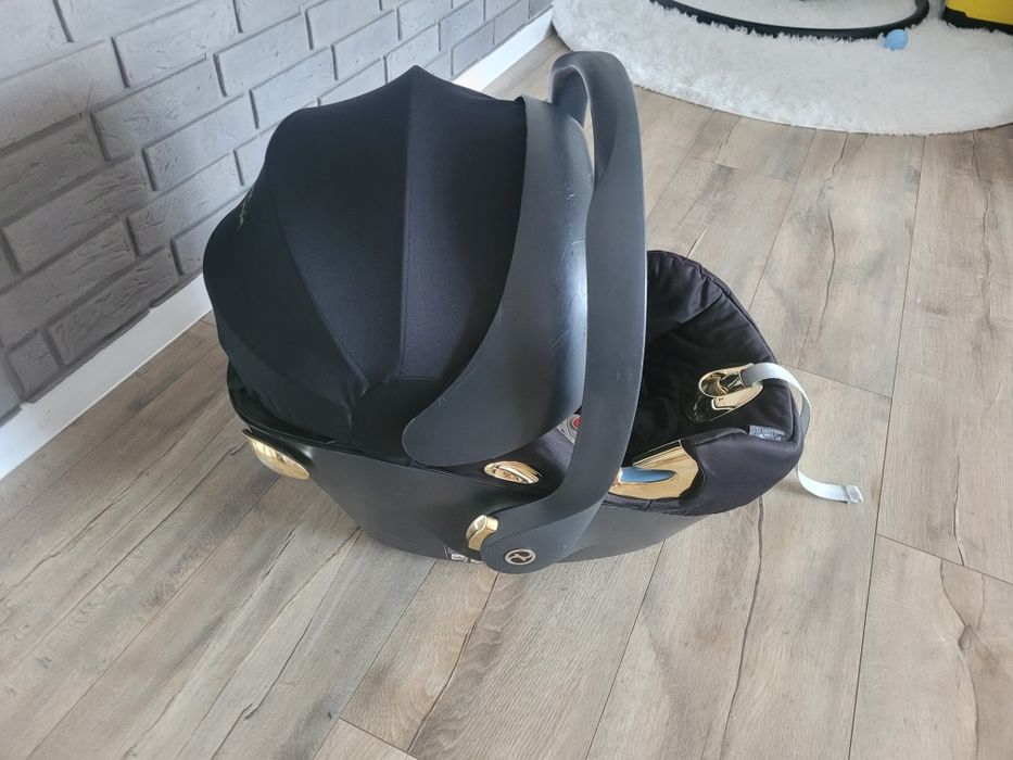 Nosidełko dziecięce + baza cybex