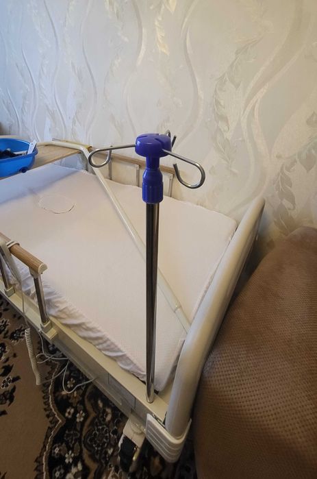 Ліжко медичне функціональне  для лежачих хворих з електроприводом