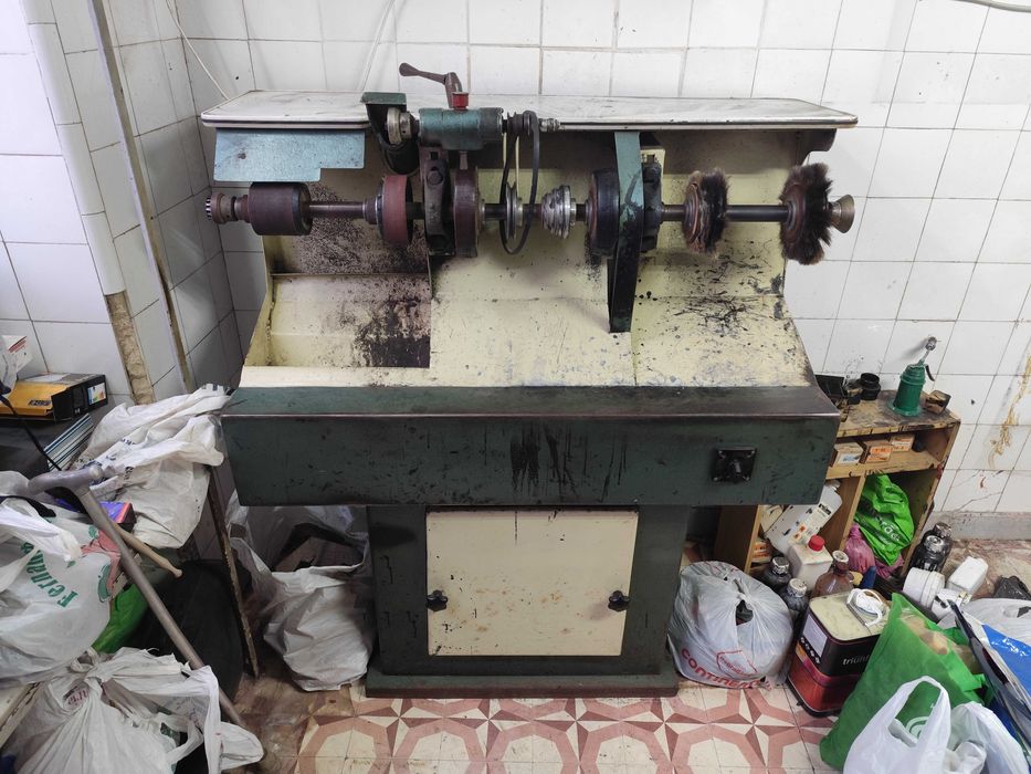 Máquina de sapateiro em bom estado