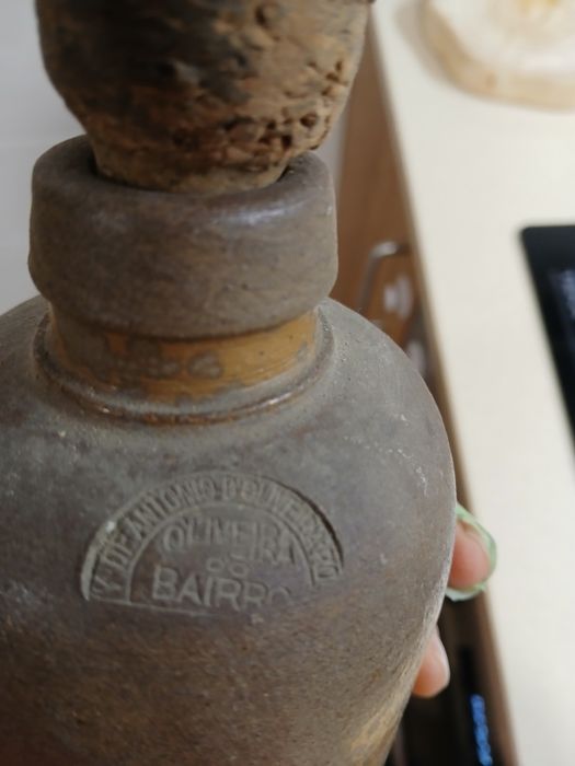 Garrafa Antiga com a Marca Âncora
