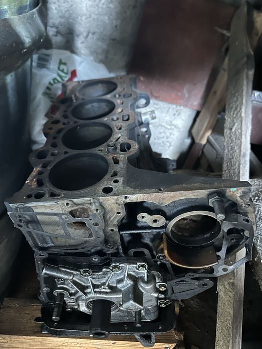 Продам блок з поршнями бмв е 46 2.0 дизель , механіка .