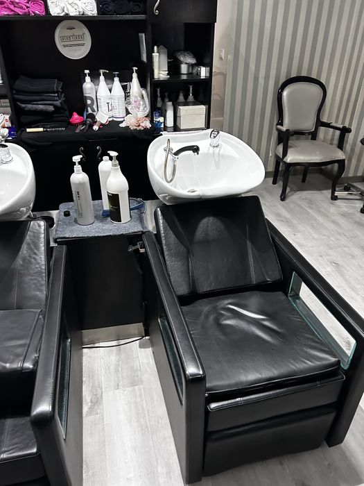 Movel de apoio as rampas de lavagem de cabeleireiro