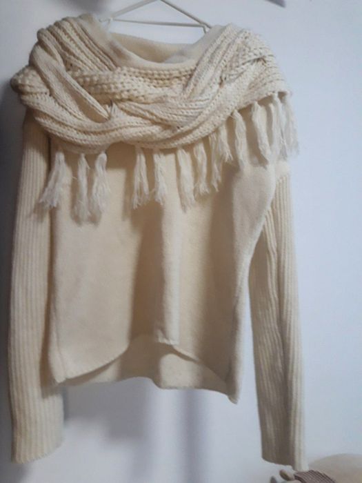 Светр з бахромою