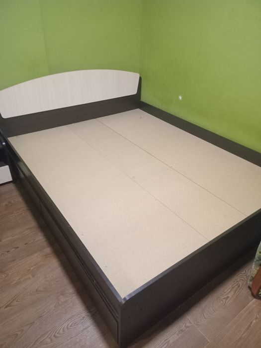 Продам двухспальную кровать 165х210